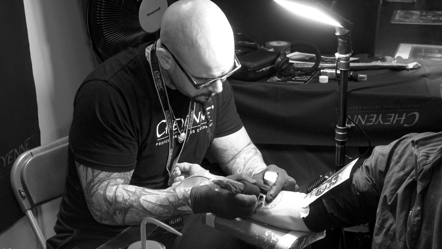 Vincent casilga tattooing at convention