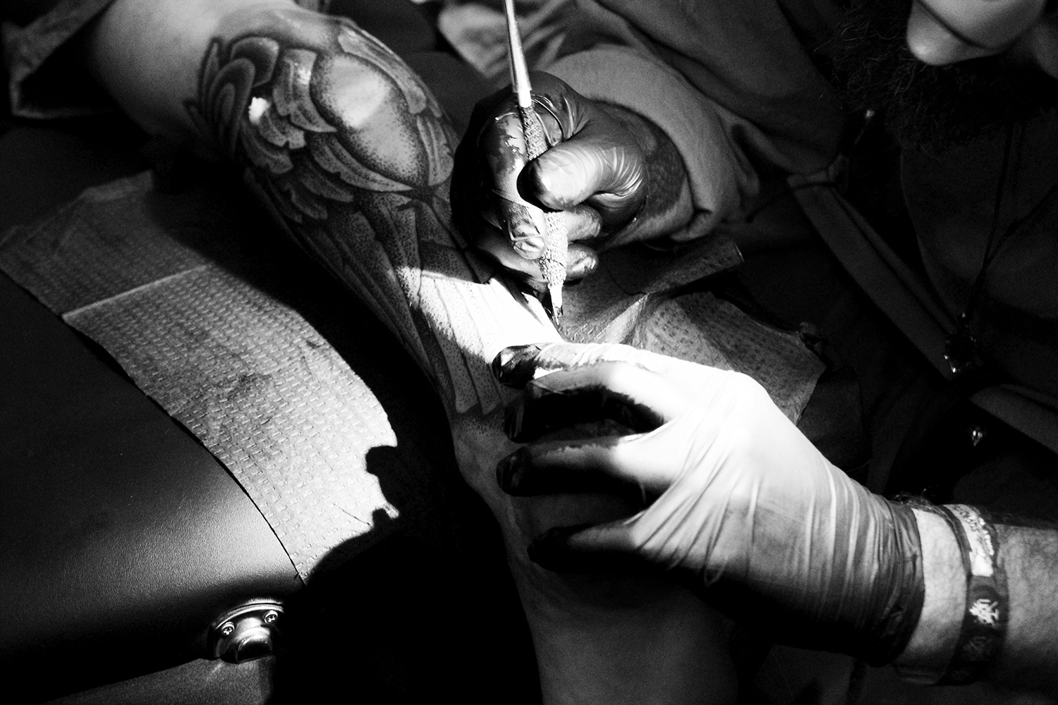 Art Tattoo Montreal Show, Uffe Berenth, traditional Nordic hand tattoo, black and white
