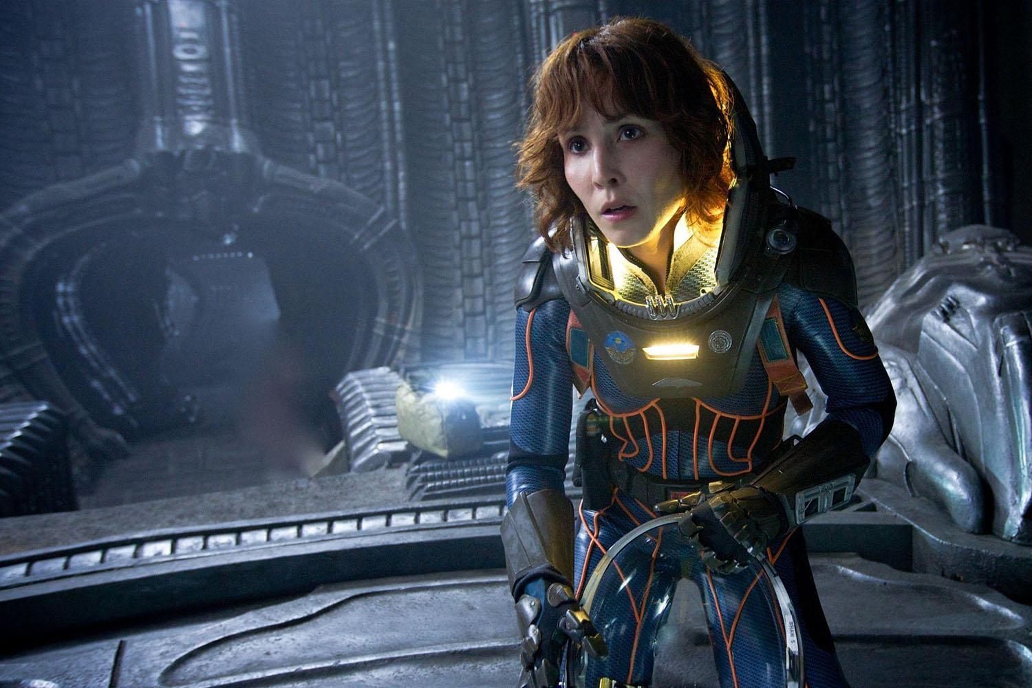 noomi rapace, costume in prometheus