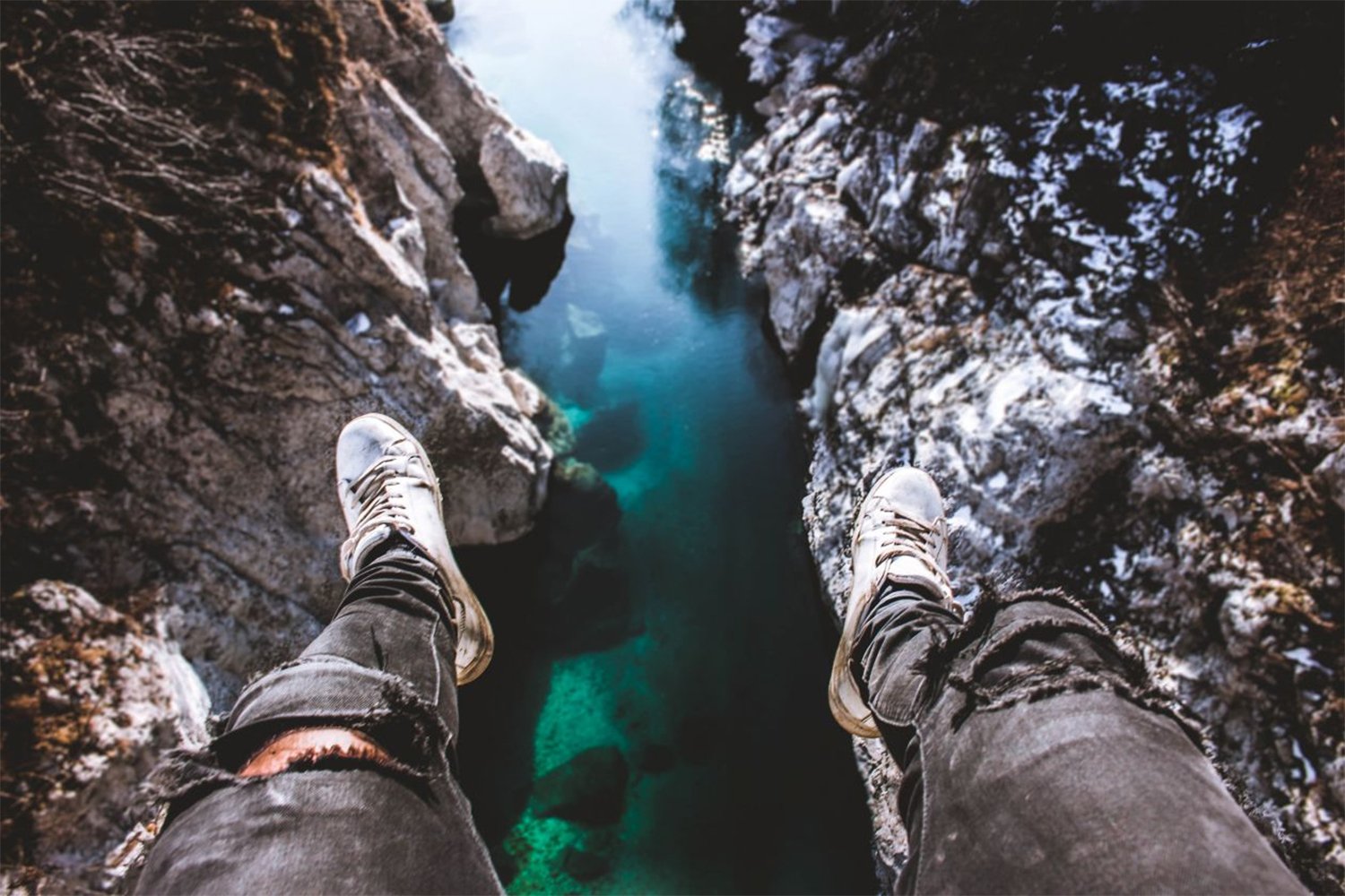 hanging off the cliff, free photo