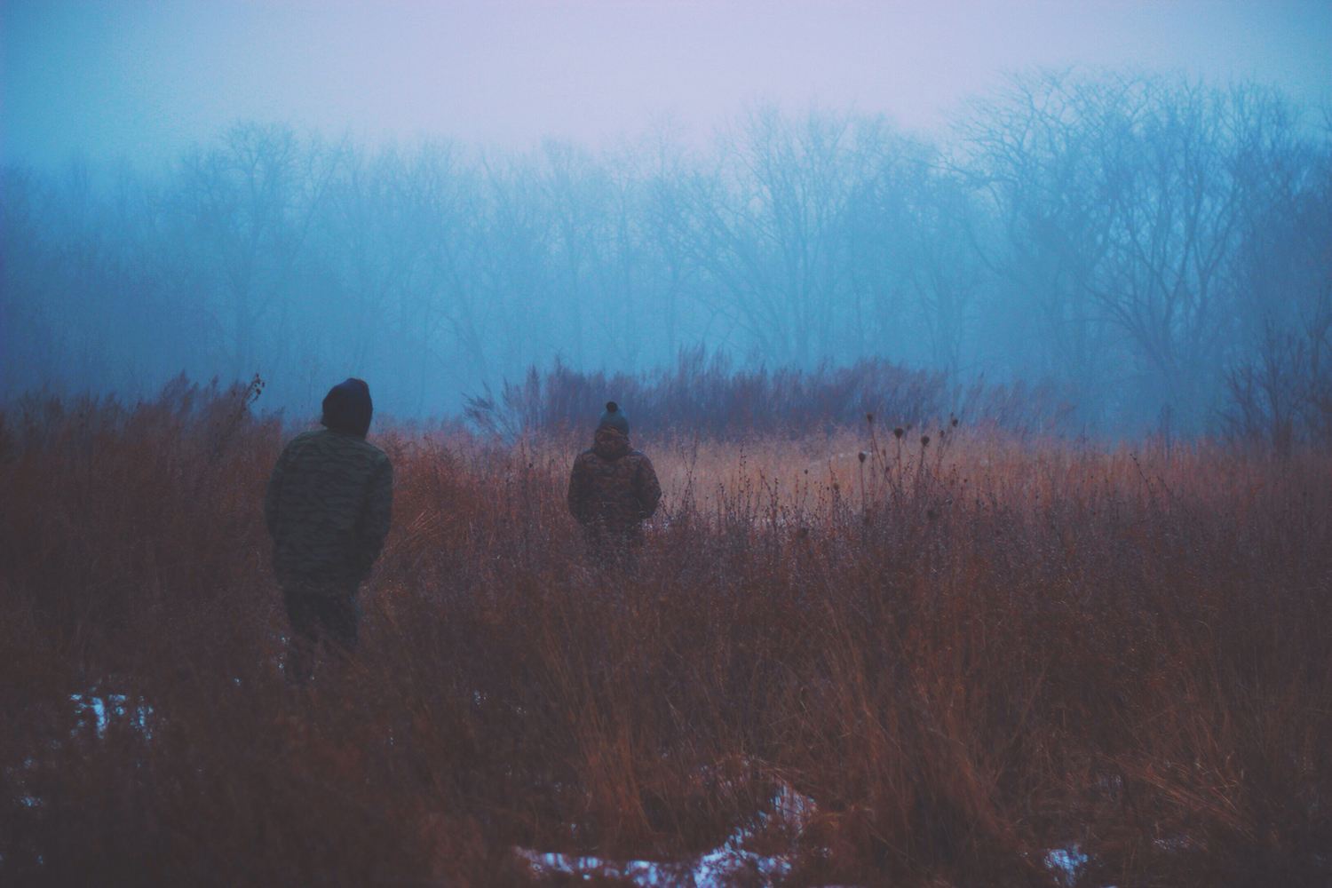 azy sky, dry field with two guys, free photo