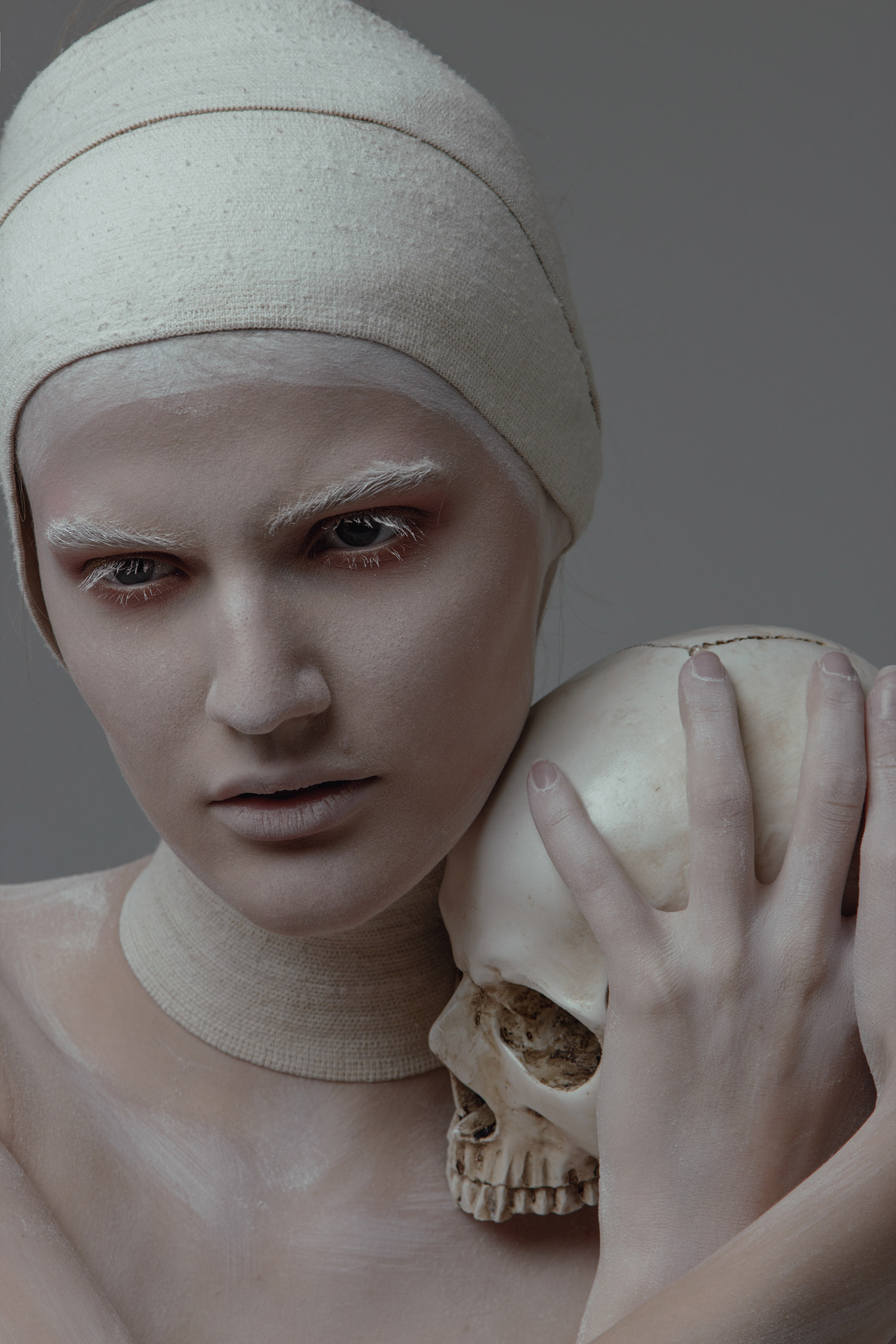 Ilona D. Veresk - The Mist - skull and bandage