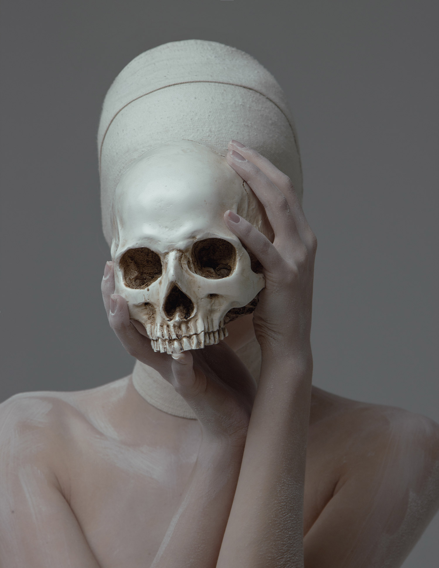 Ilona D. Veresk - The Mist - skull face