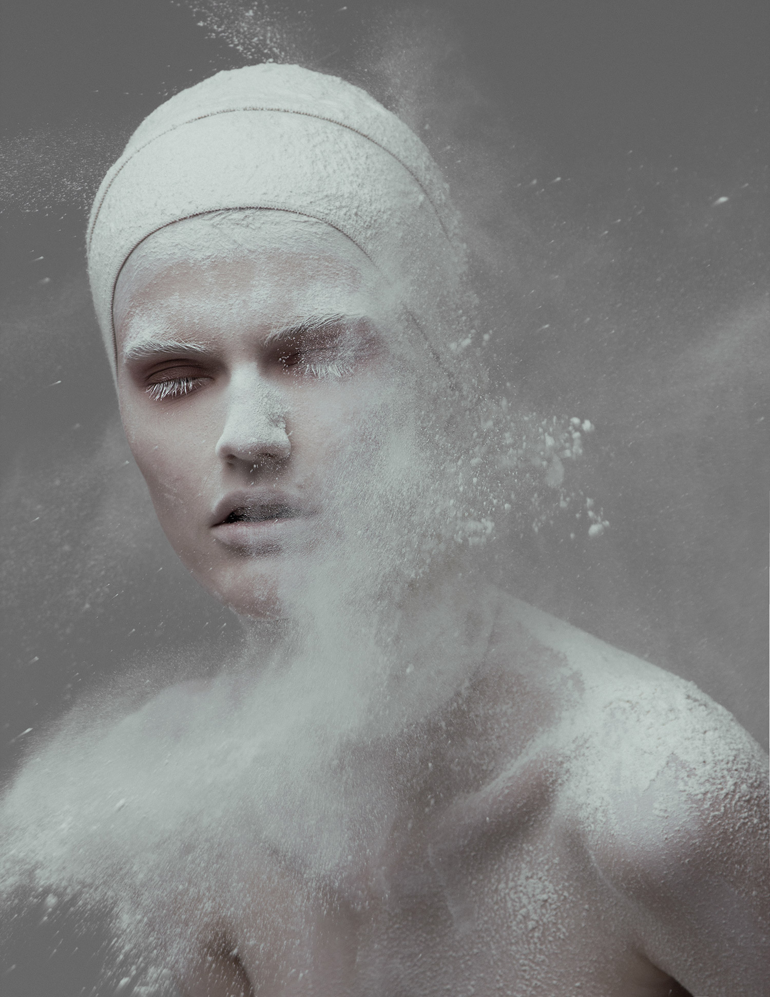 Ilona D. Veresk - The Mist - powder