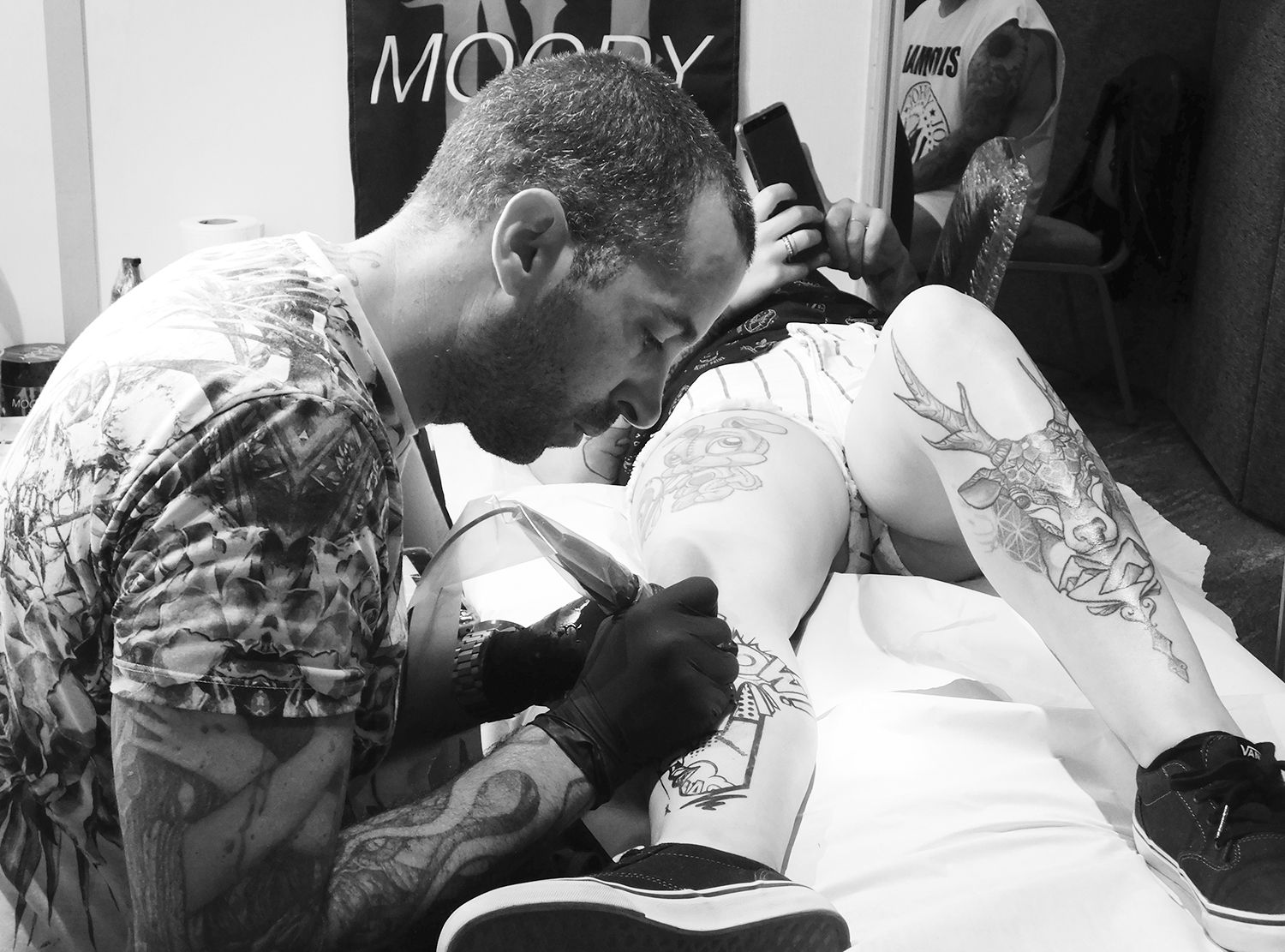 pop art tattoo on leg by altoastraltattoostudio