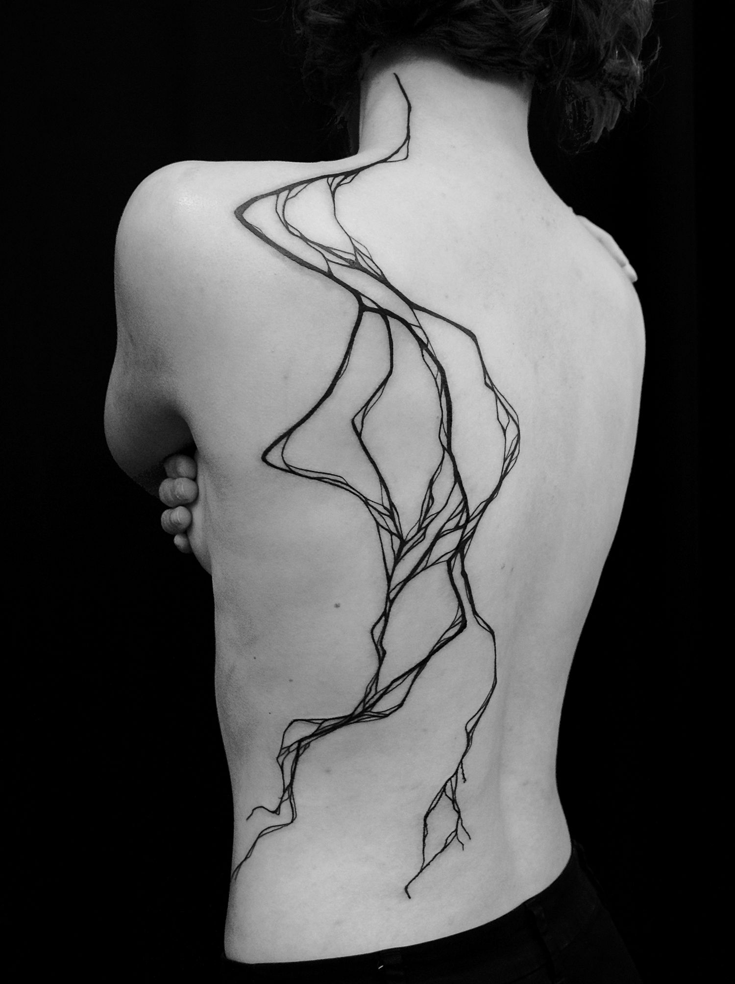 back tattoo, abstract lines by sanne vaghi