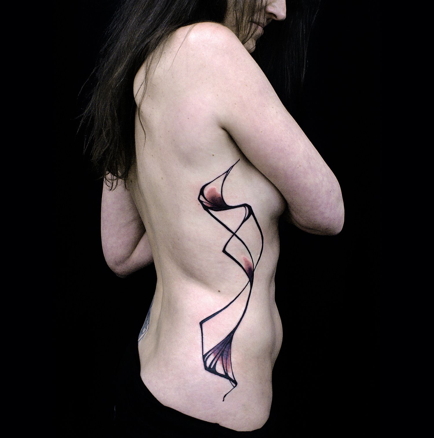 abstract black and red tattoo by abstract shoulder tattoo by sanne vaghi
