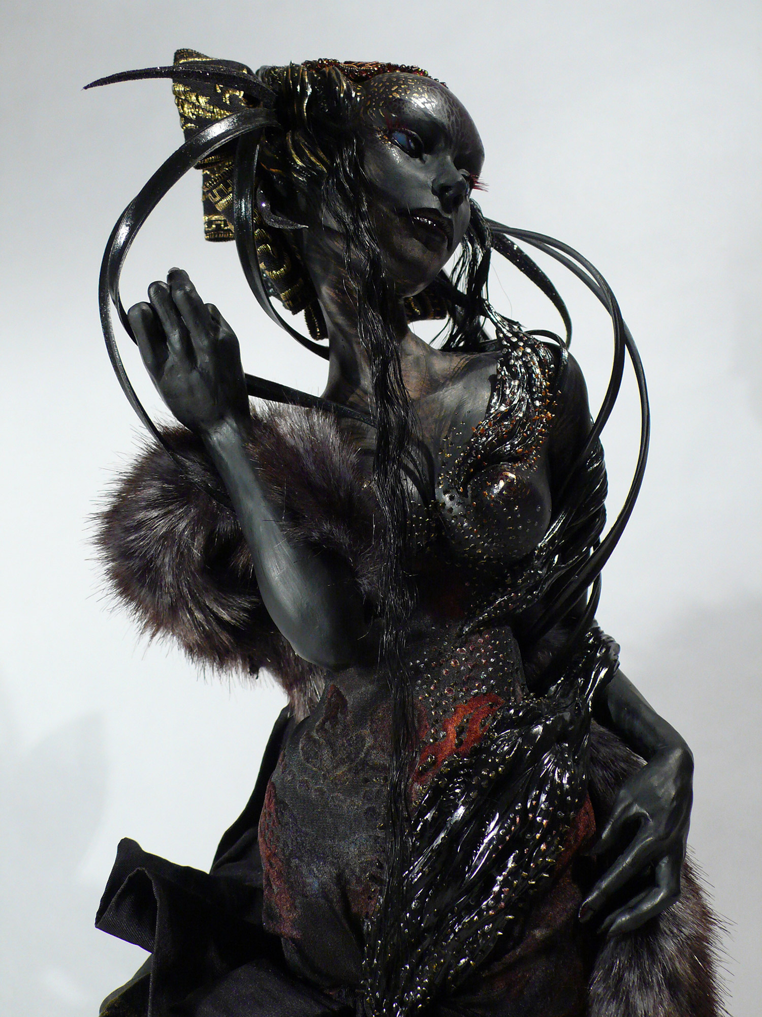 Virginie Ropars - VROPARS SMOKE doll sculpture