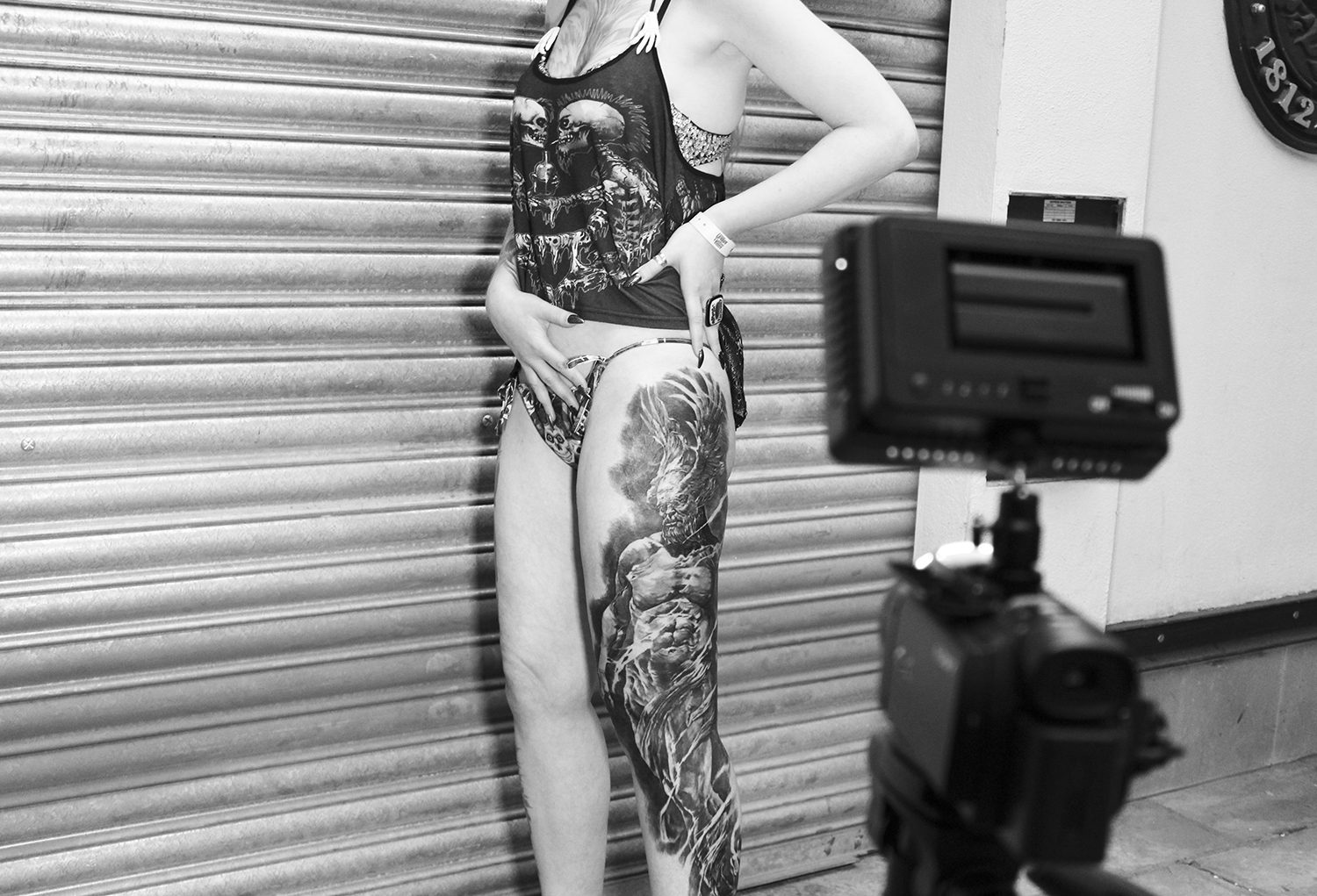 Model Jo Crow final tattoo on leg by carlos torres, london tattoo convention