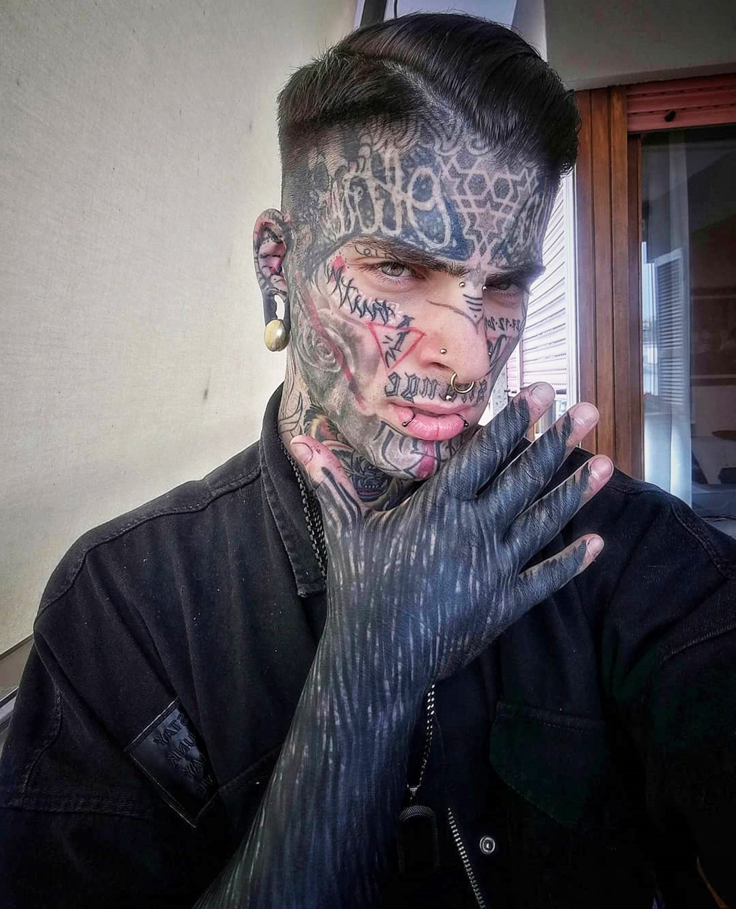 loscoboy milan model, heavily tattooed