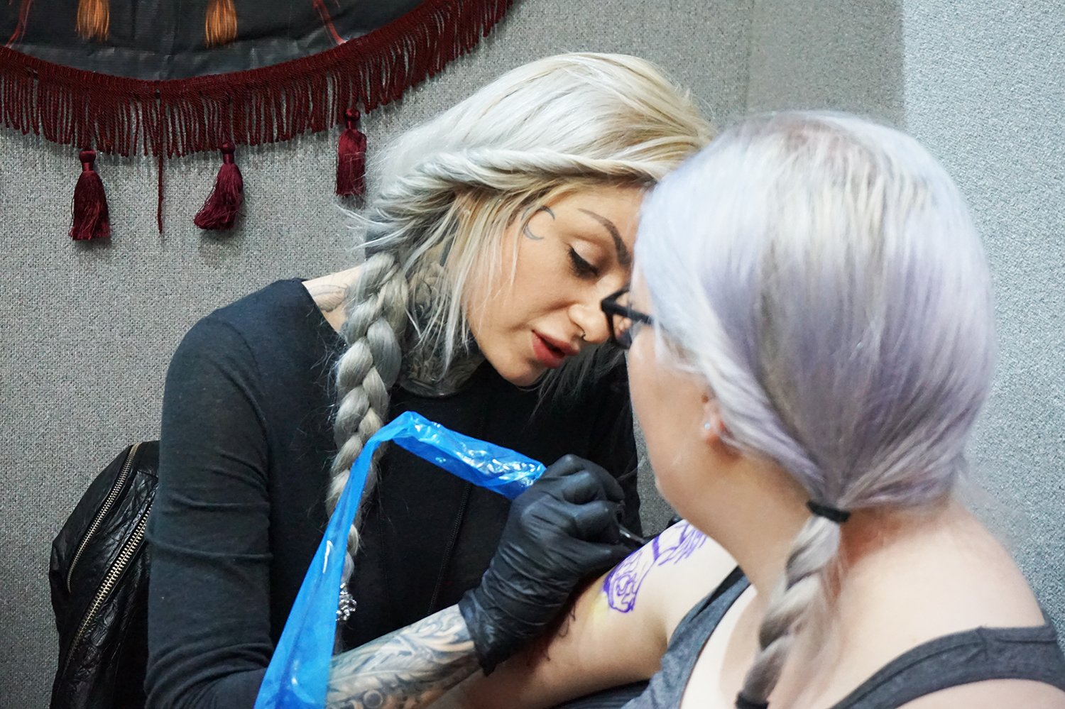 ryan ashley marakey tattooing arm at convention
