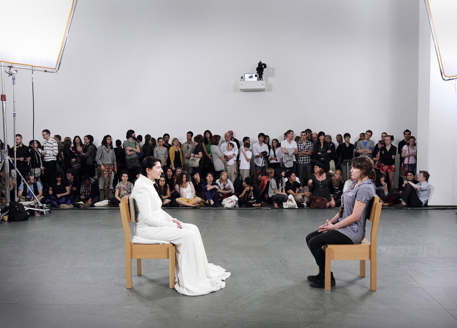 Marina Abramovic - The Artist is Present, 2010 © Marco Anelli (Cortesia do Acervo Marina Abramovic), the artist is present 2010