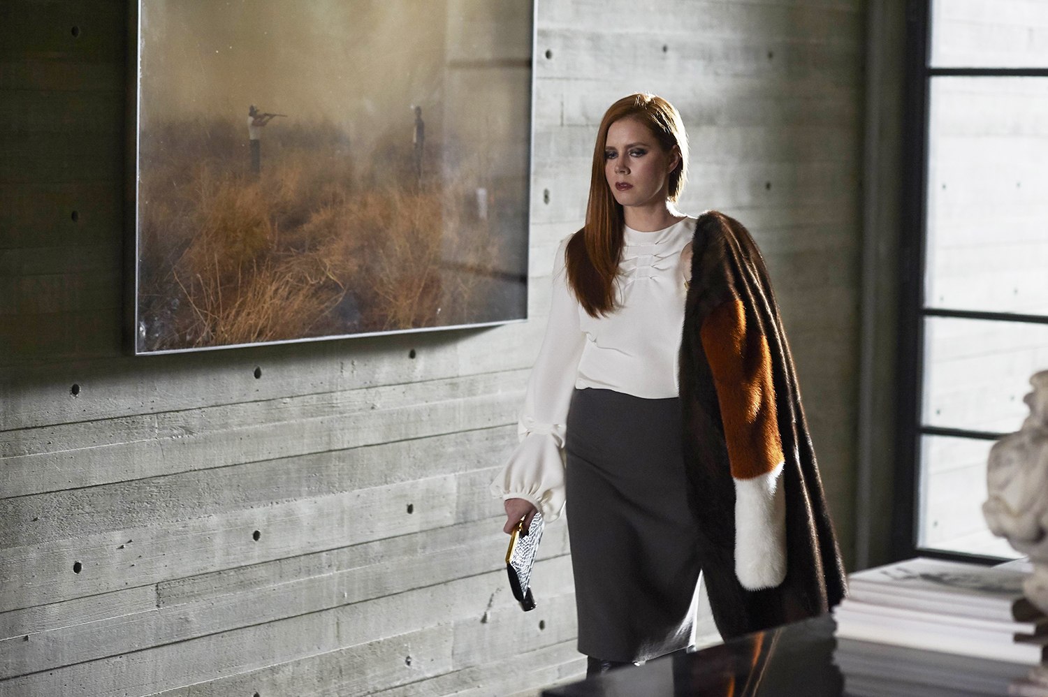 amy adams fashionable in Nocturnal Animals, by tom ford