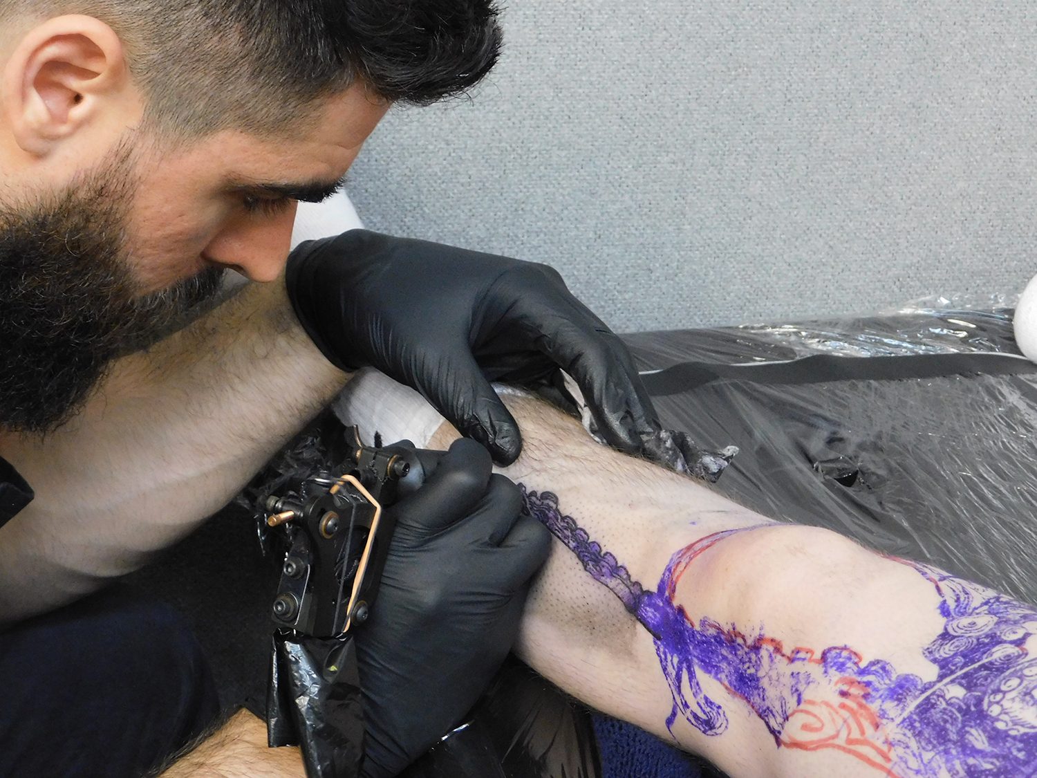 Frederico rabelo tattooing at london tattoo convention, octopus