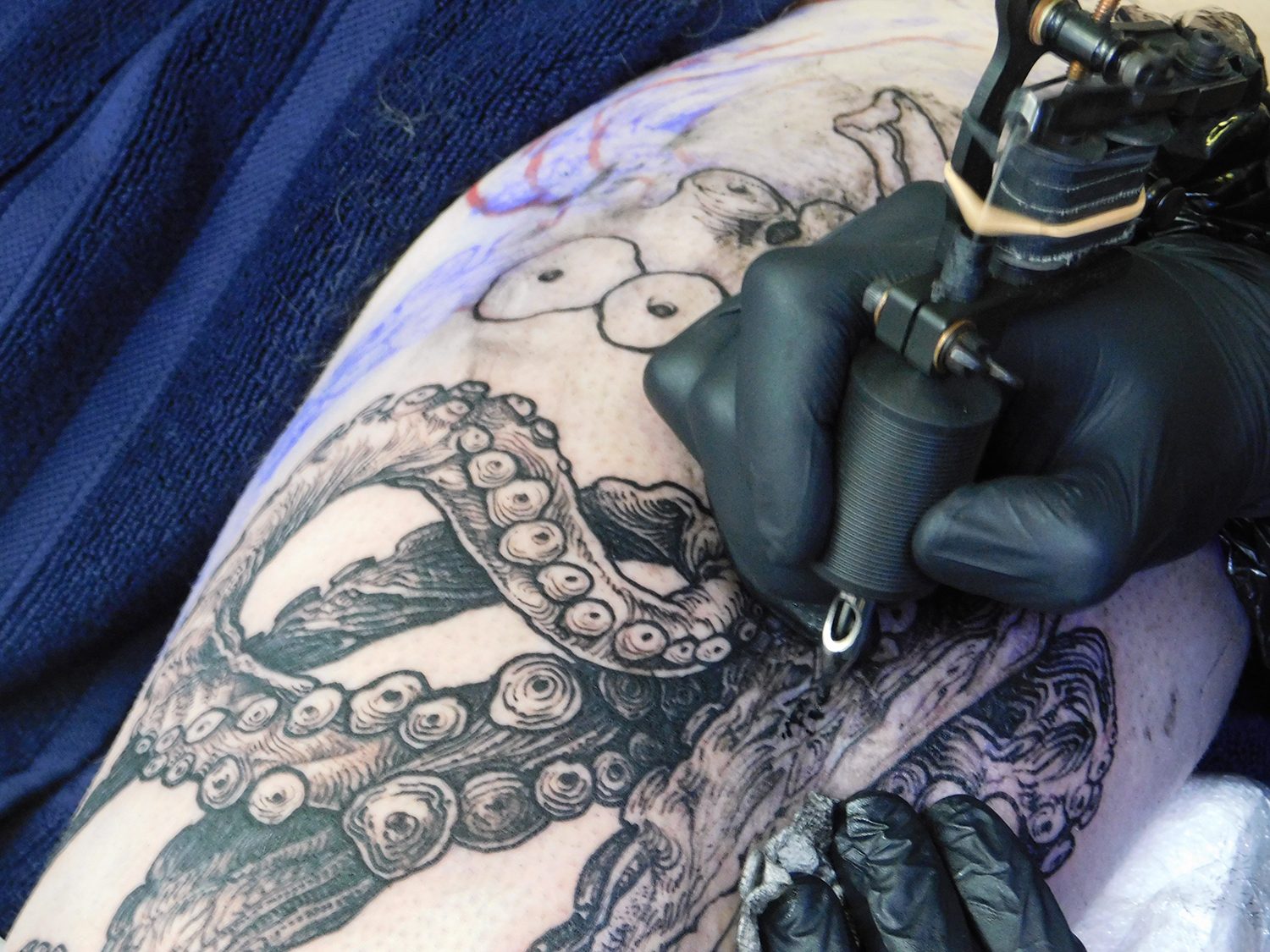 closeup of Frederico rabelo, blackwork tattoo, octopus. london event