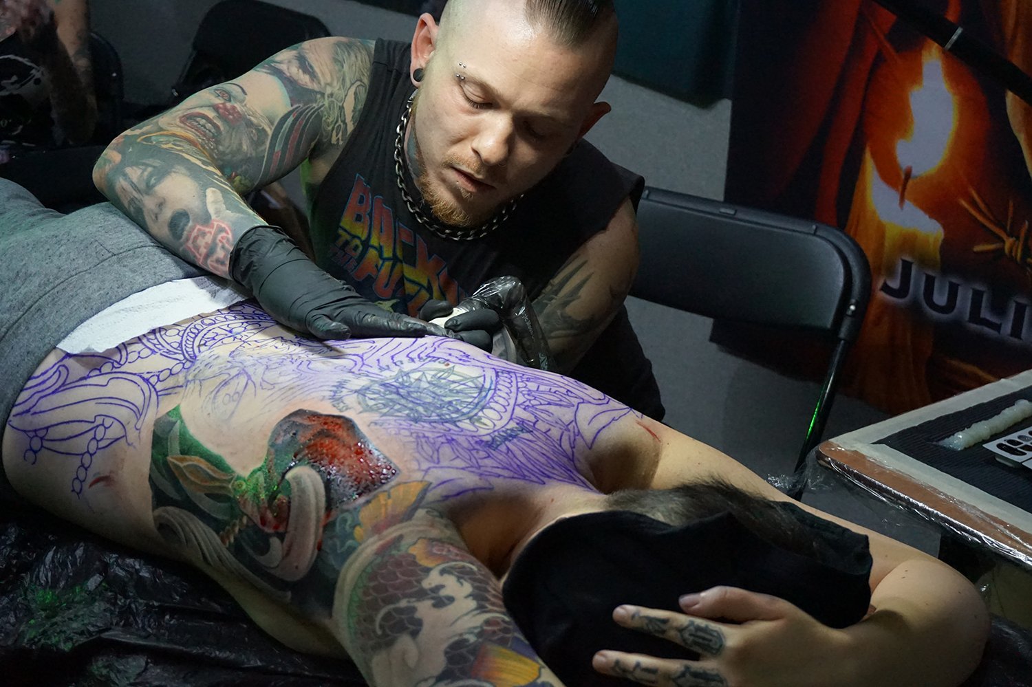 Julian Siebert tattooing cat on back, back tattoo piece at london tattoo convention