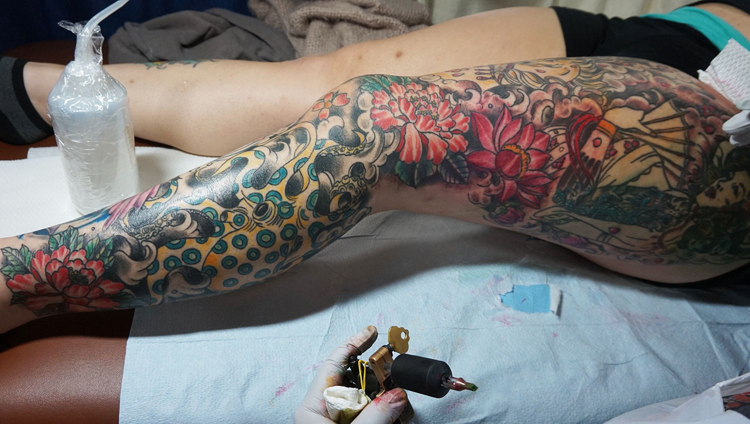 cat_houngsombath asian style leg tattoo