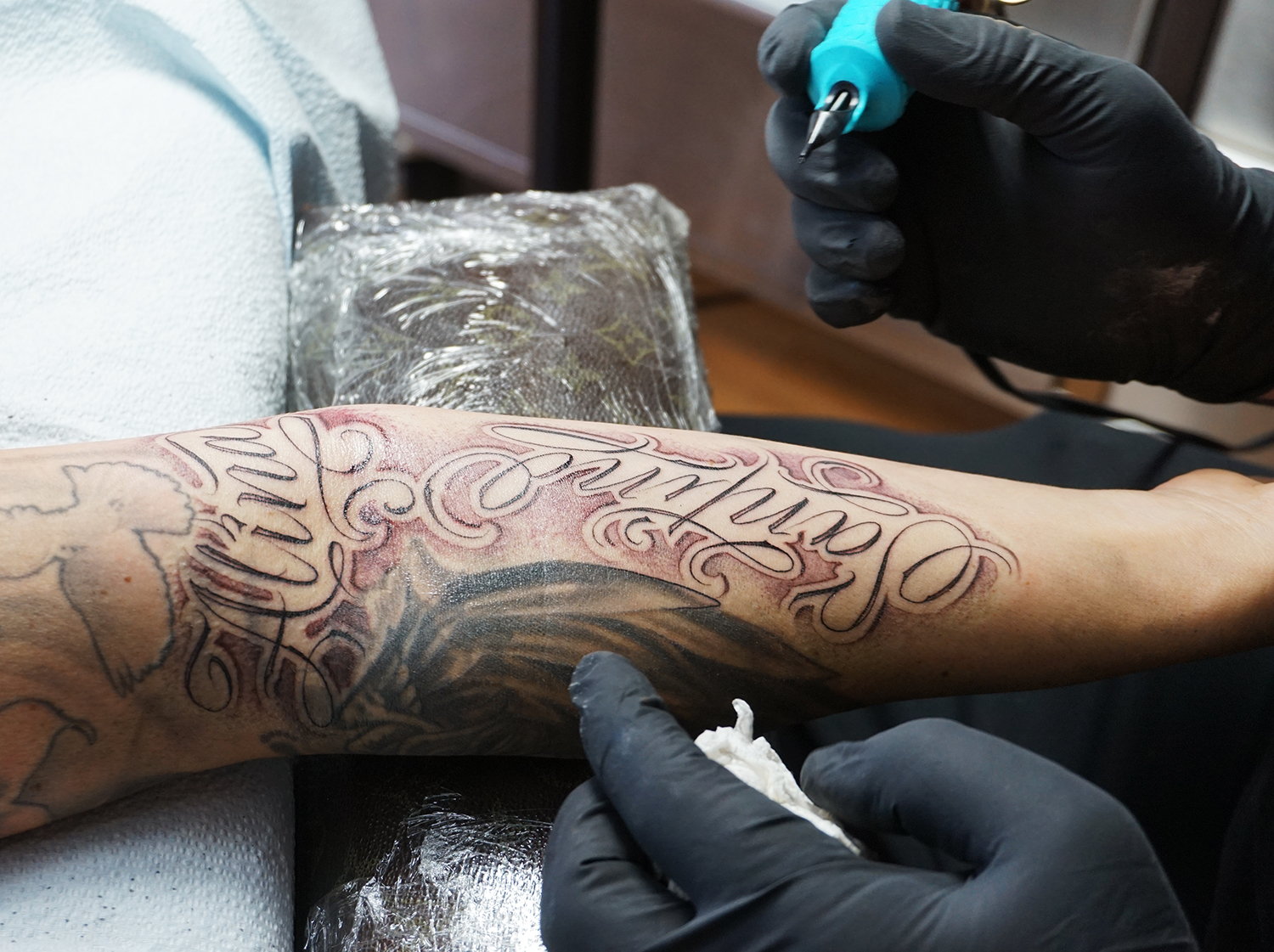close up of daughter tribute tattoo, script by daat kraus, santarosatattoo, california, usa