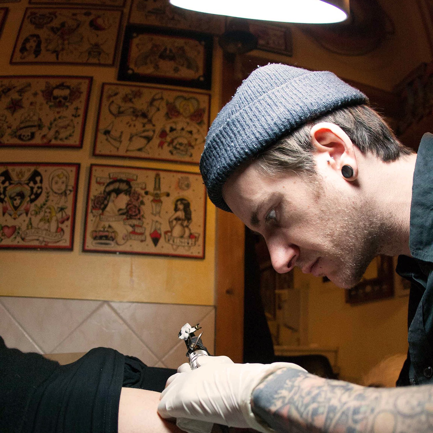 tattooist brian kelly inking a client