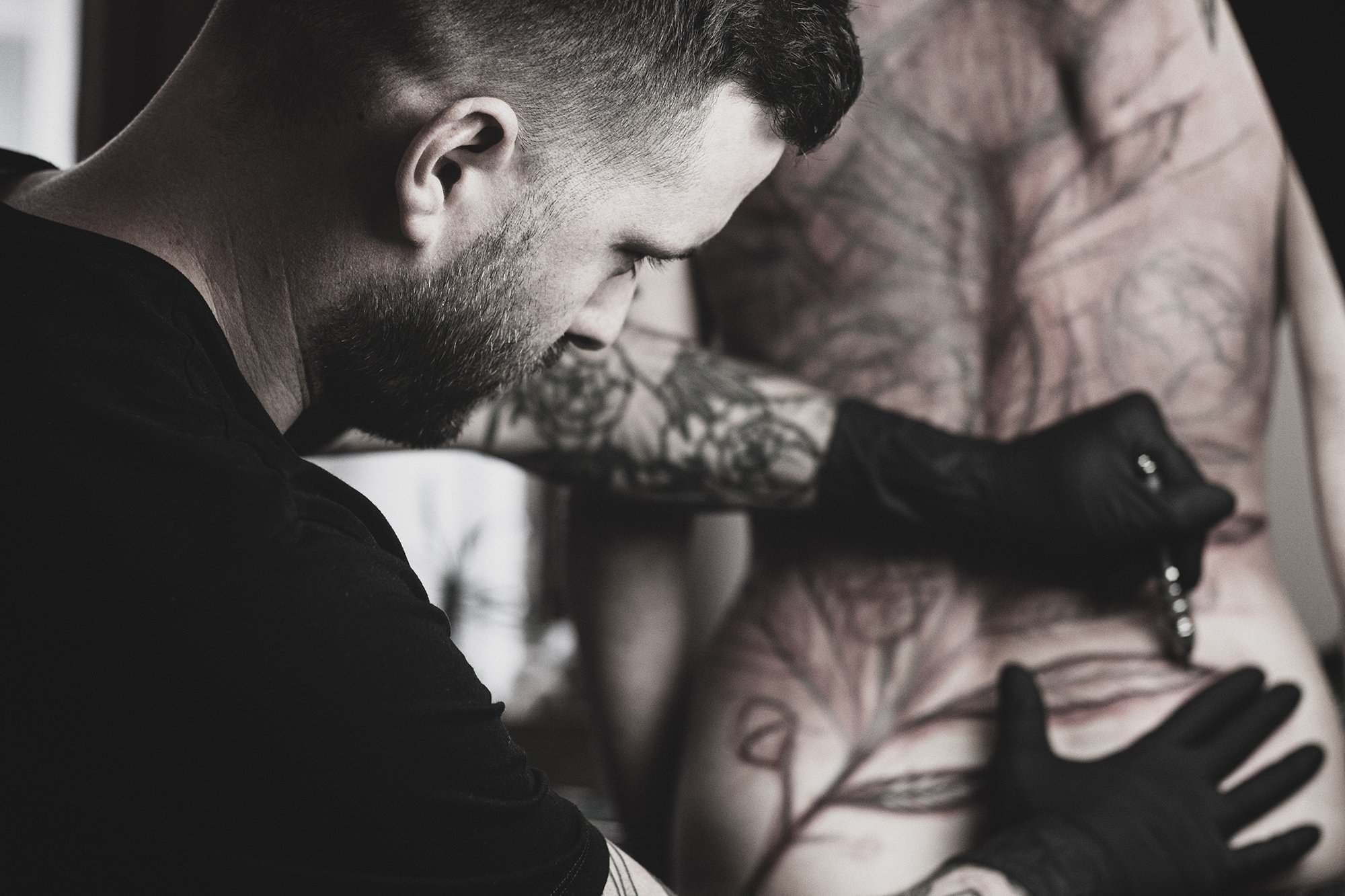 Tattoo artist daniel the gardener, photo by yvonne hartmann