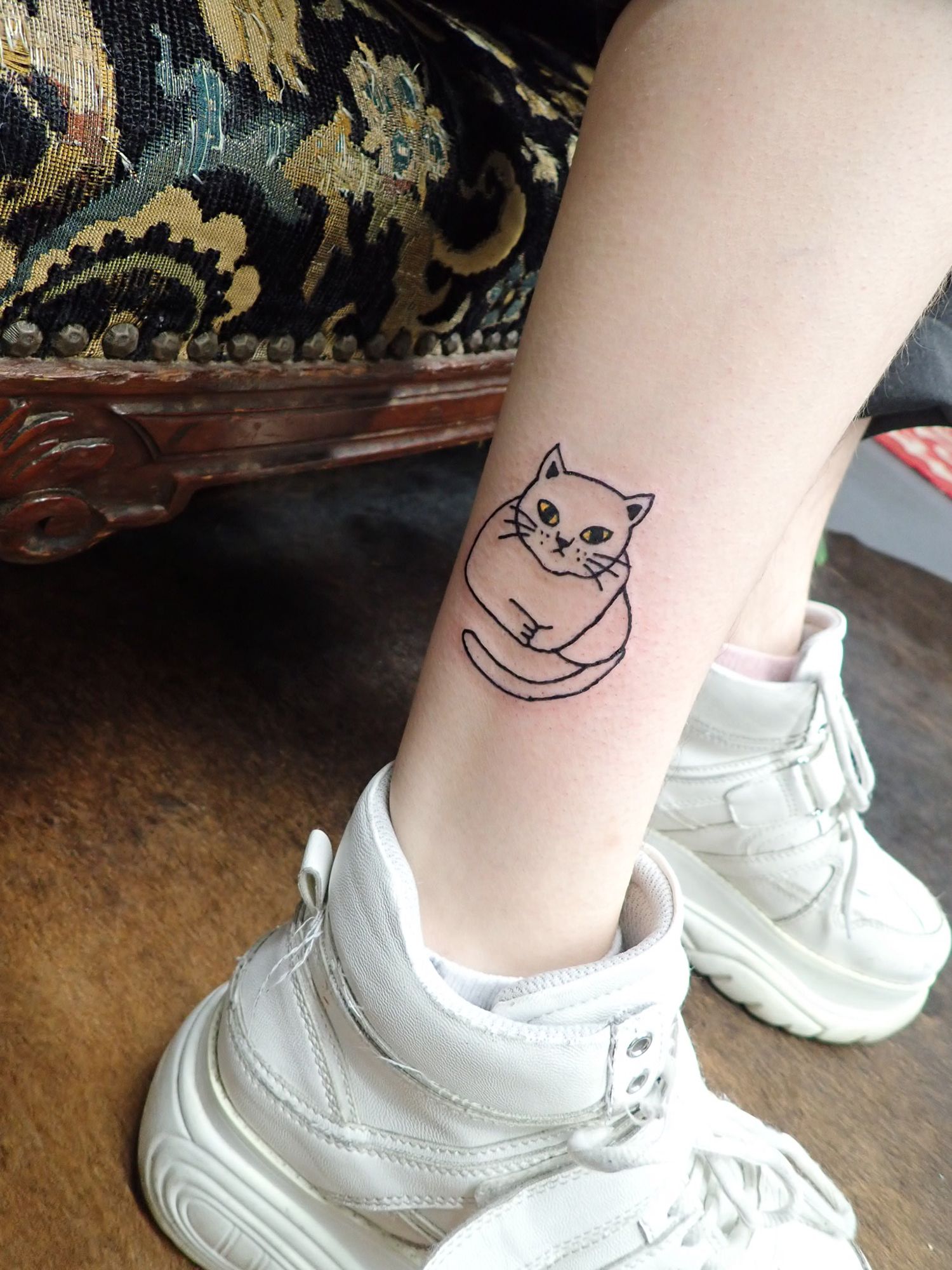 Cat tattoo on leg by Noko