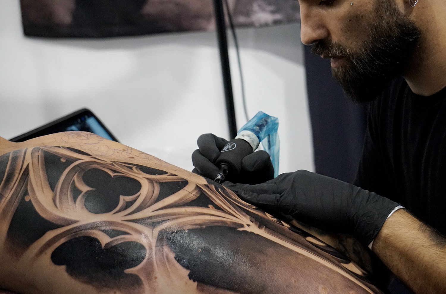 Le tatouage architectural 3D par Ruben Fernandes de Piranha Tattoo Studios.