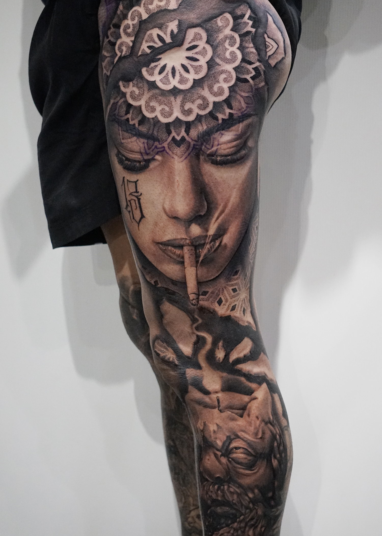 Une autre collaboration, cette fois des tatoueurs Joao Dias et Theo Pedrada.