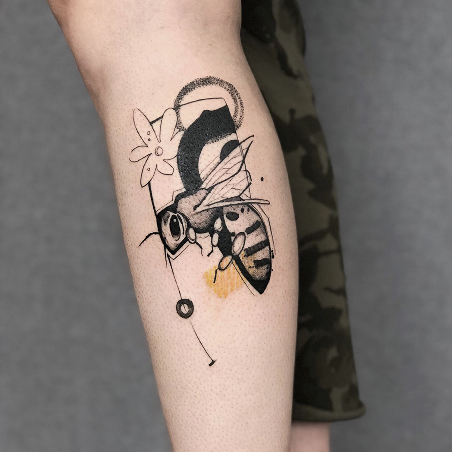 bee tattoo, black and yellow, by shiran, tel aviv