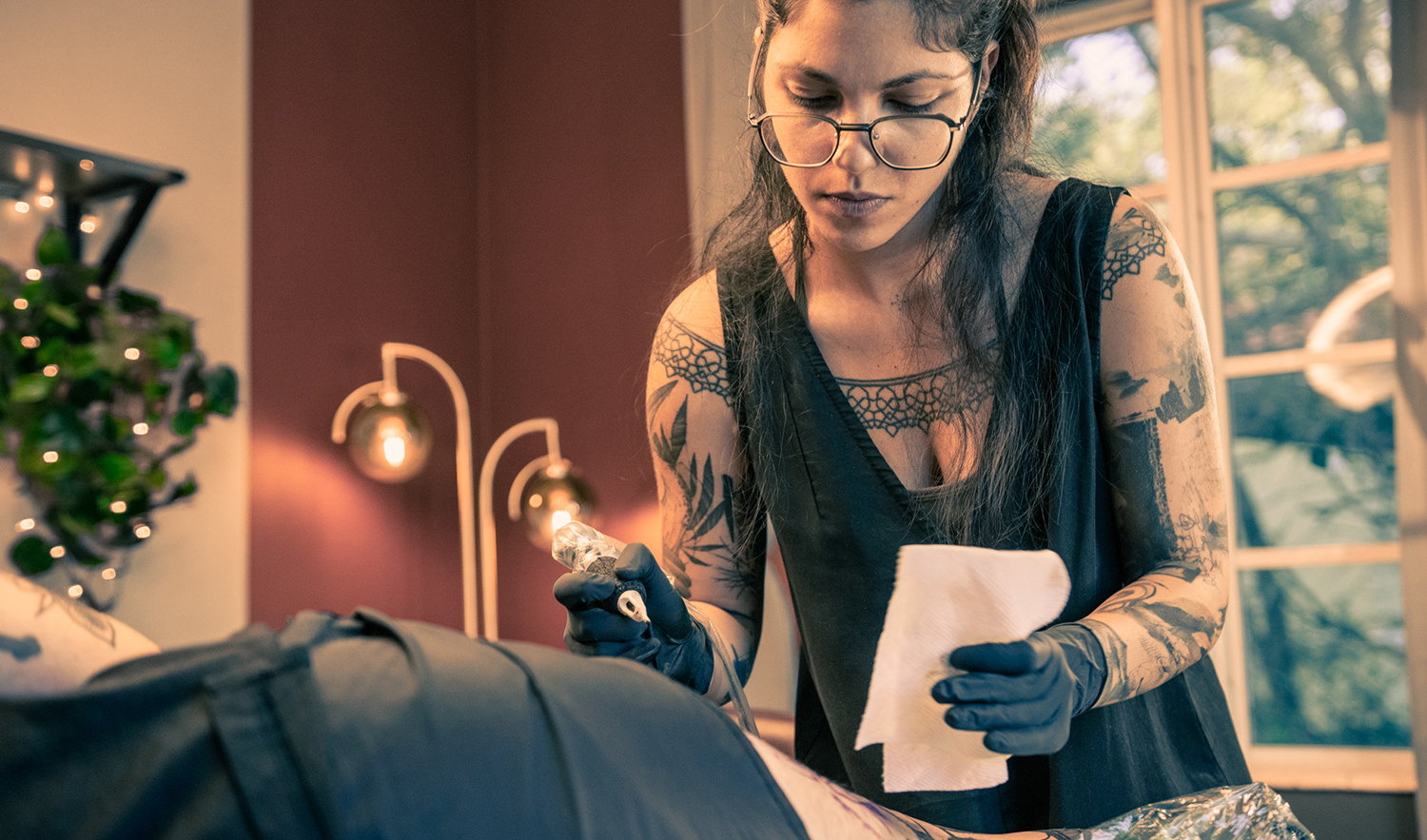 a relaxing studio environment at Shiran's tattoo studio in israel