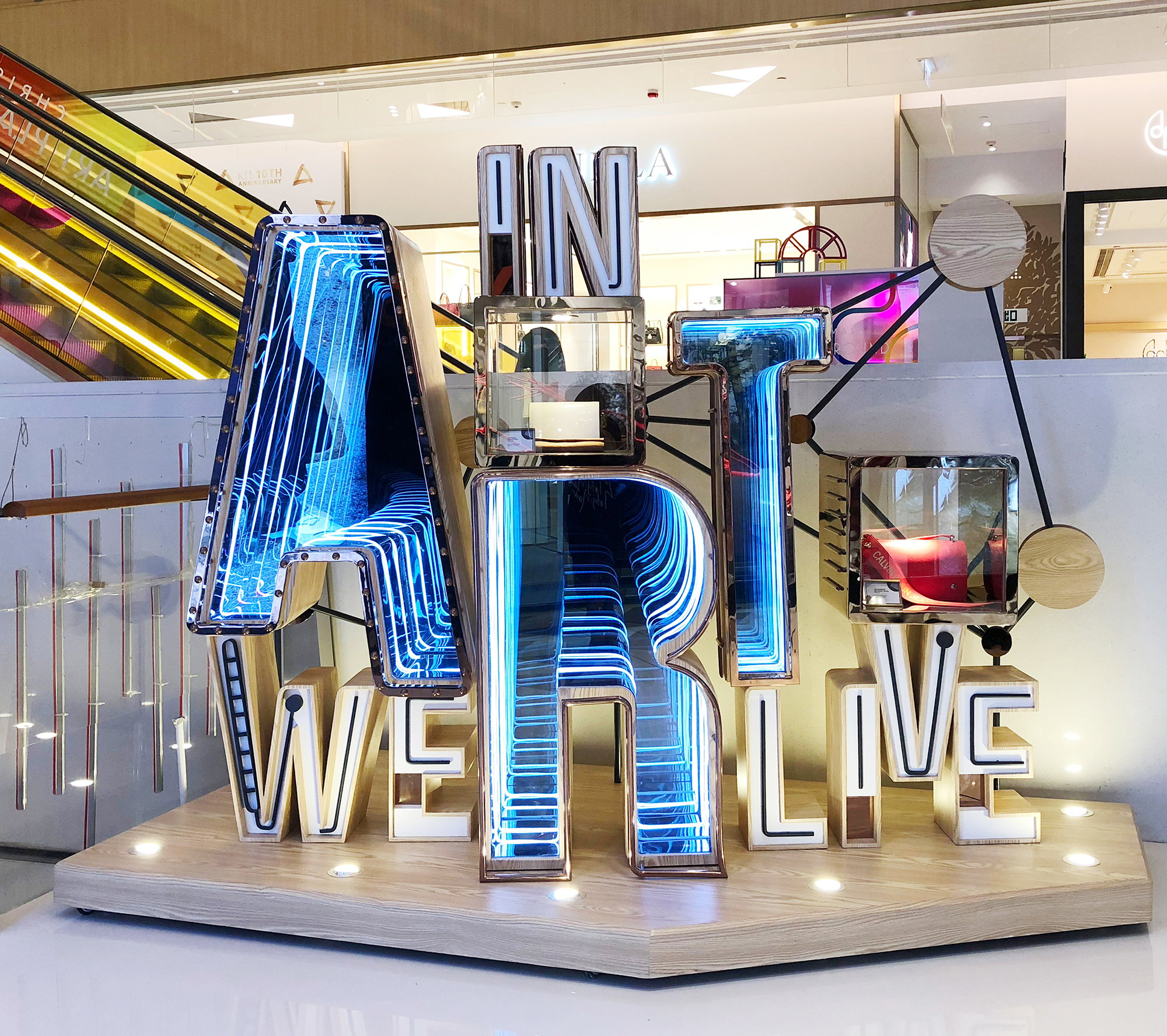 Dans Art We Live Visual Merchandising Art Installation par K11 Collaboration avec Blue Mount 