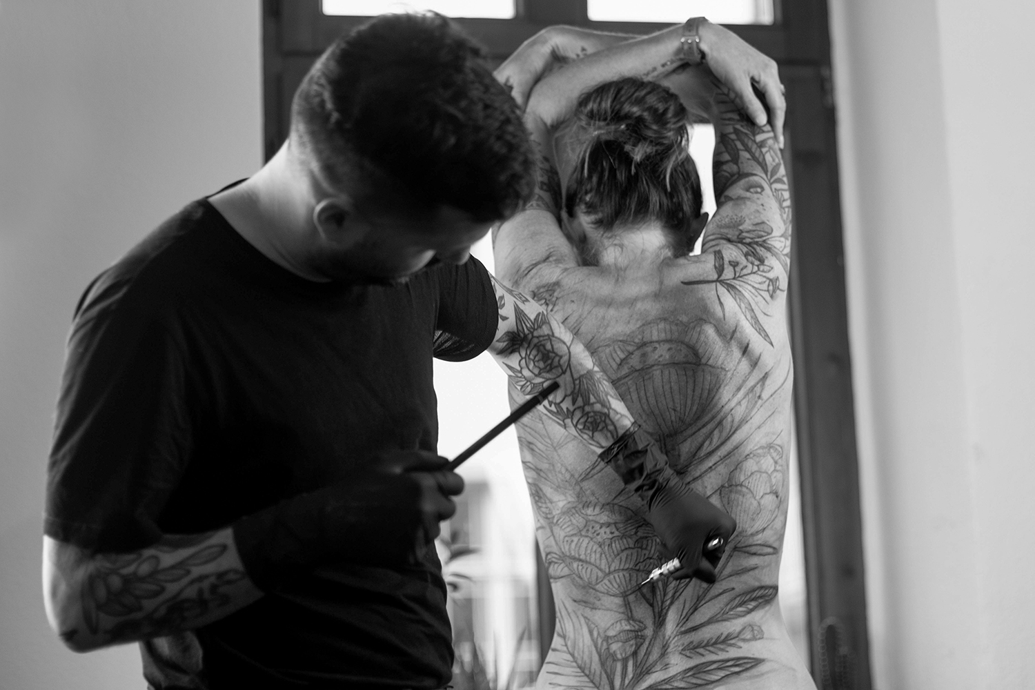 freehanding, drawing on body, tattoo art by daniel the gardener