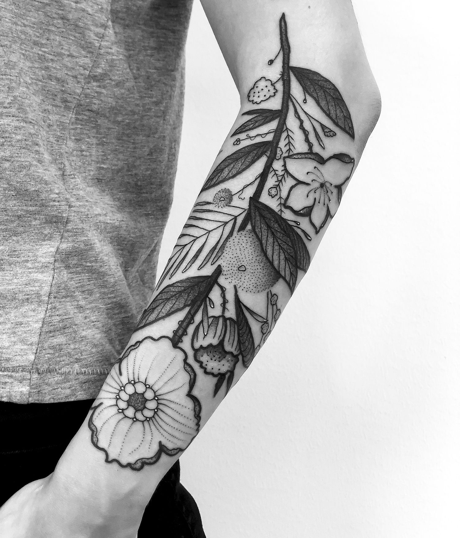 hybrid design, various plants / flowers in one tattoo