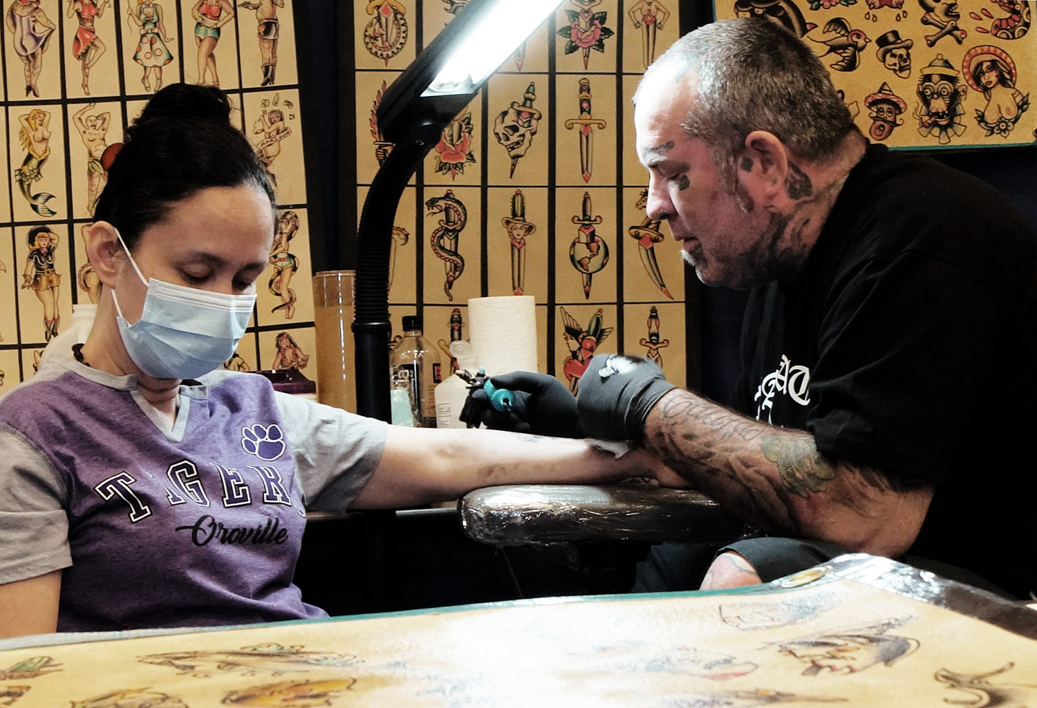 Oak Morgan tattooing at feather falls casino tattoo expo