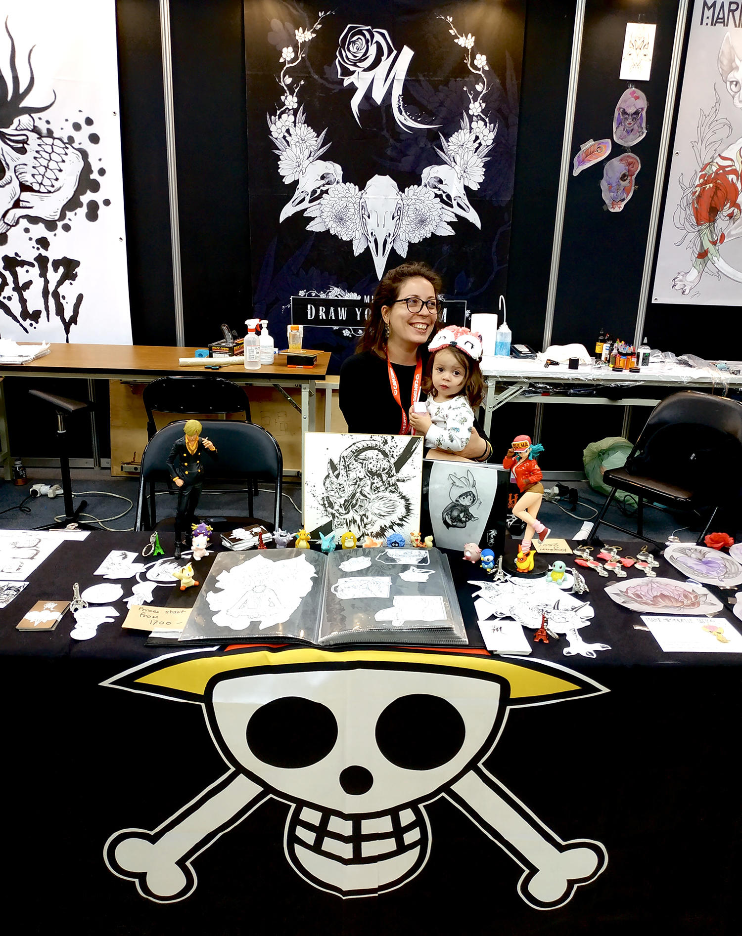 Mimi-Sama with her daughter at a Taiwan convention.