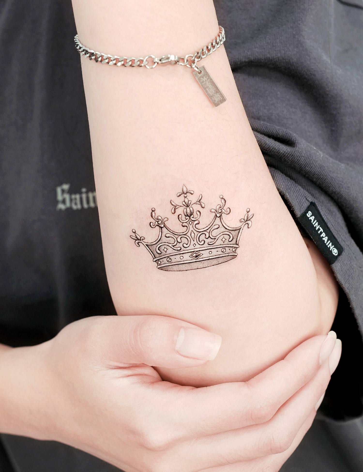 A tattoo resembling a 17th-century crown.