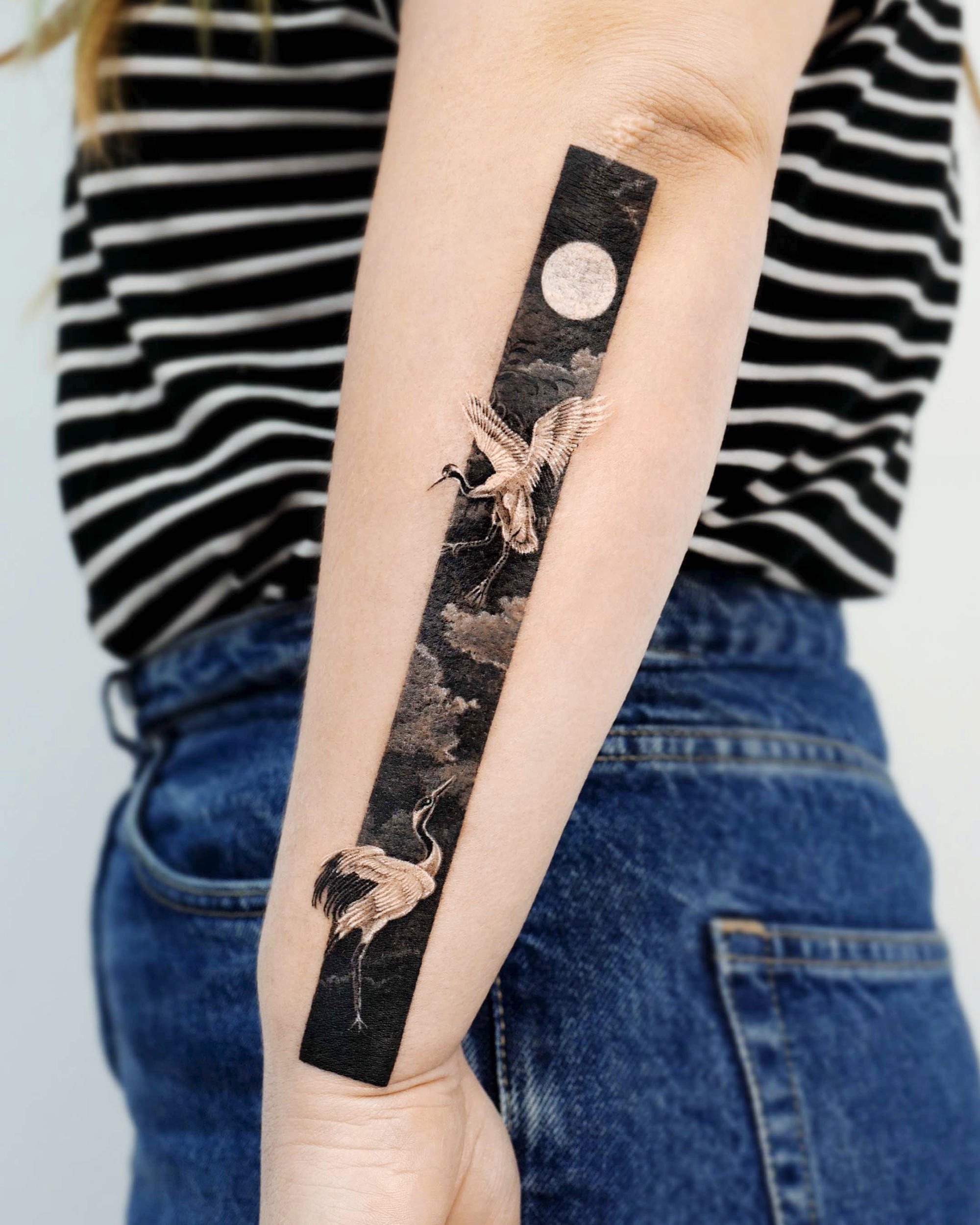  tattoo depicts lovely cranes in the night