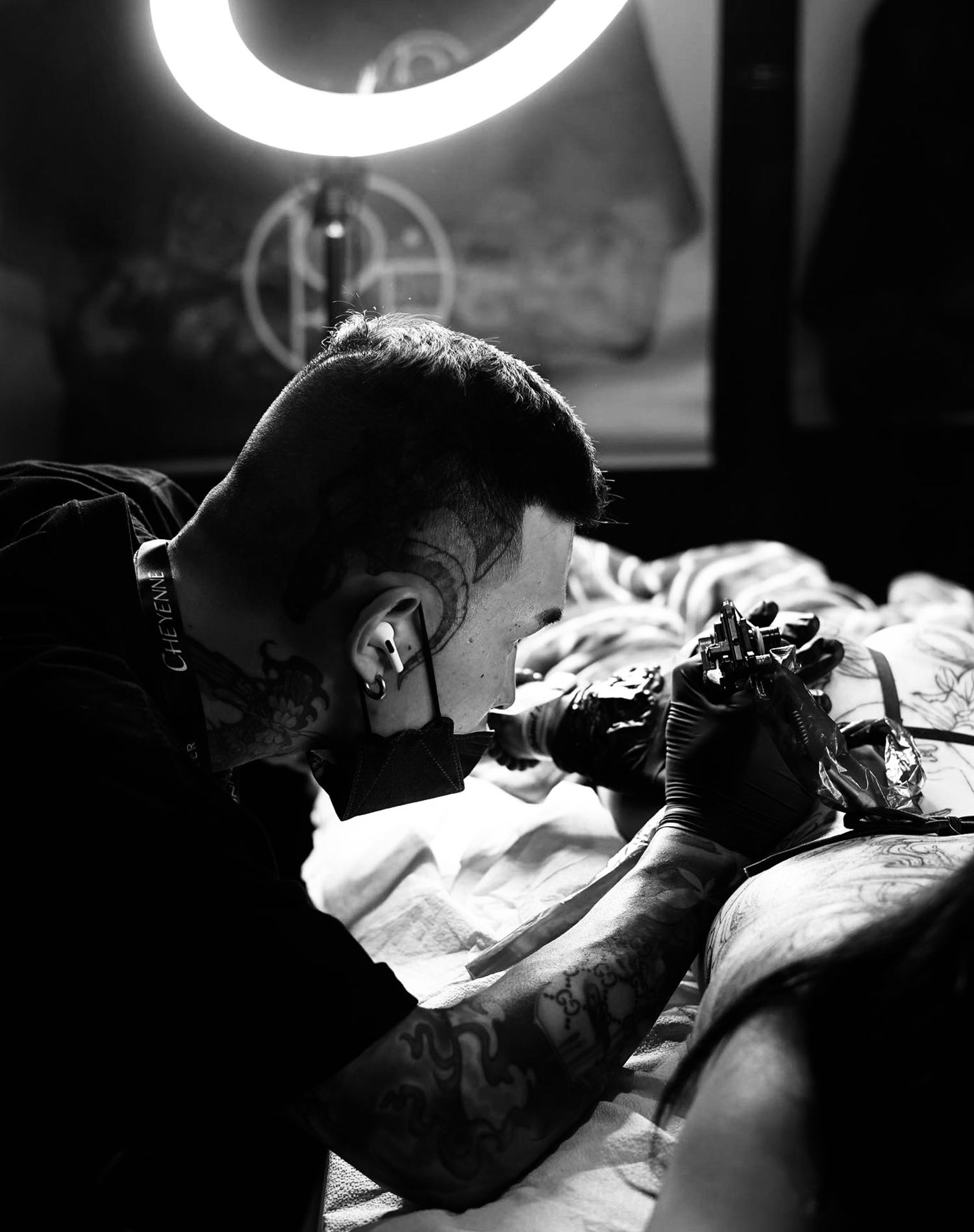 tattooer Dino at a convention
