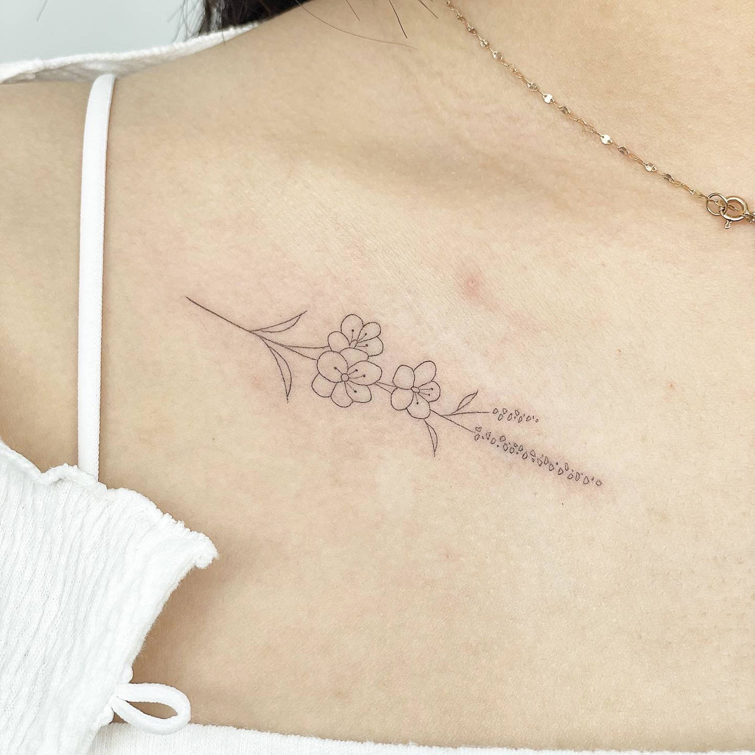 Elegant line art on the collarbone
