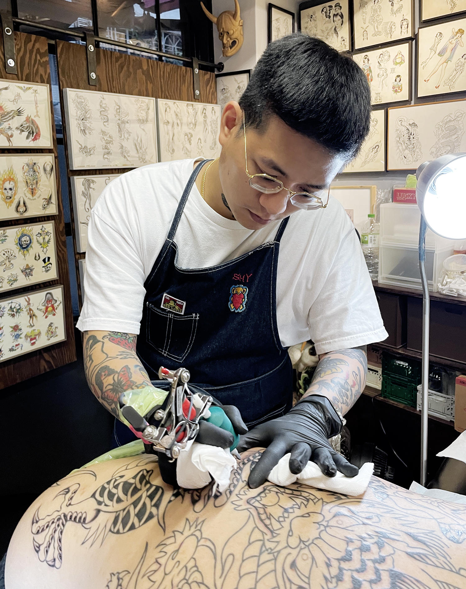 tattooer jimmy shy in studio
