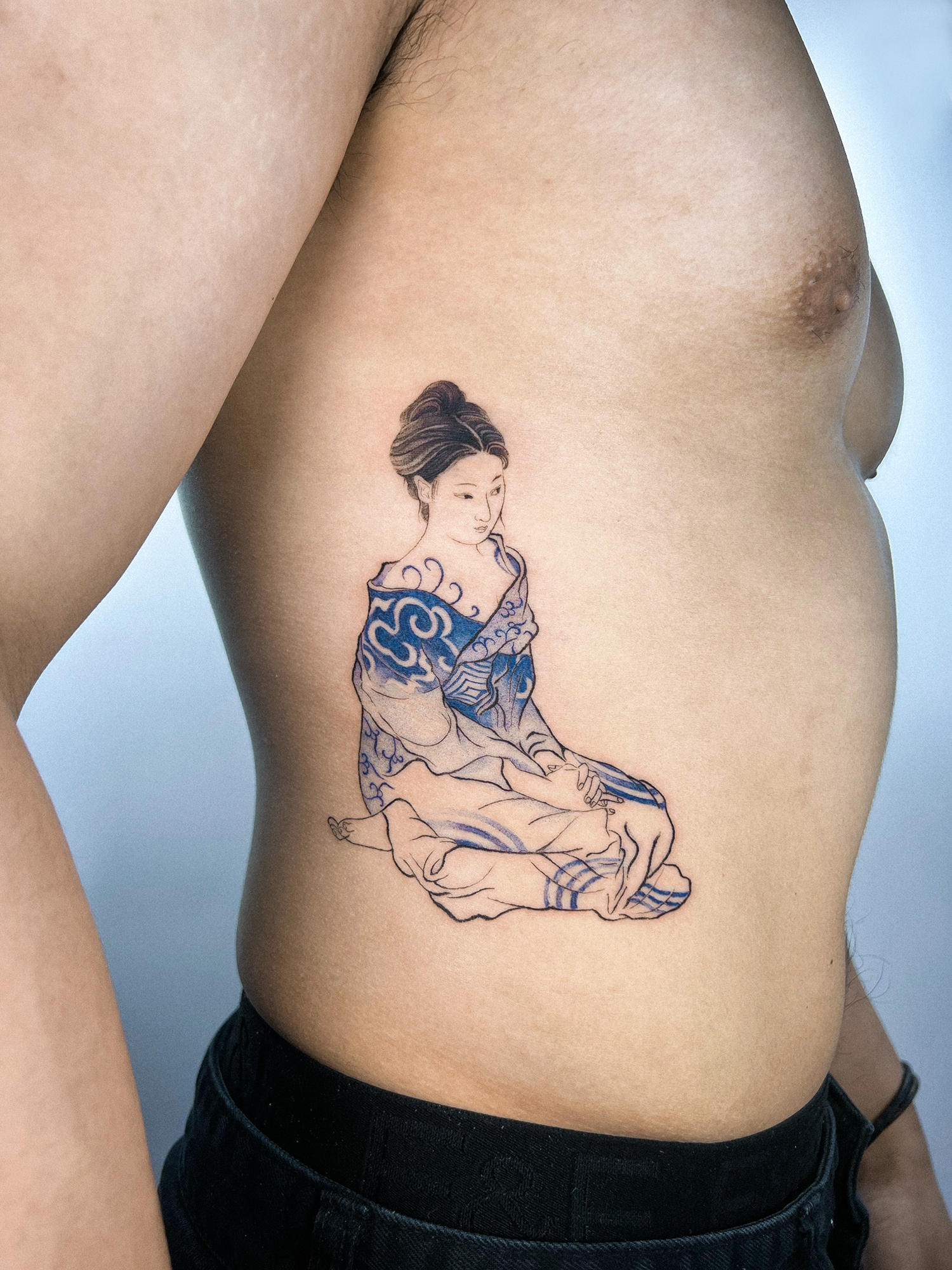 asian woman tattoo on ribs, fine line, blue ink