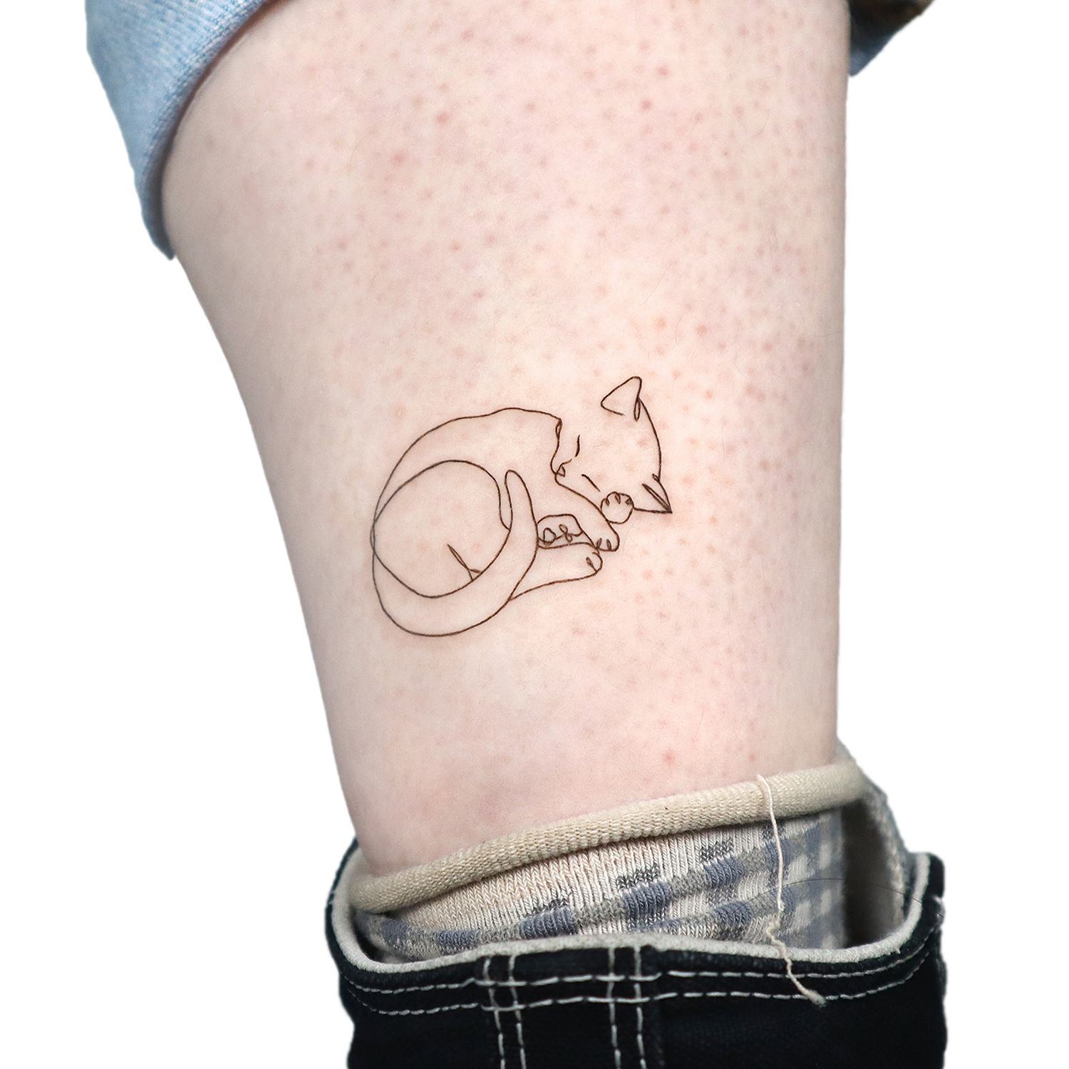 cat line drawing tattoo