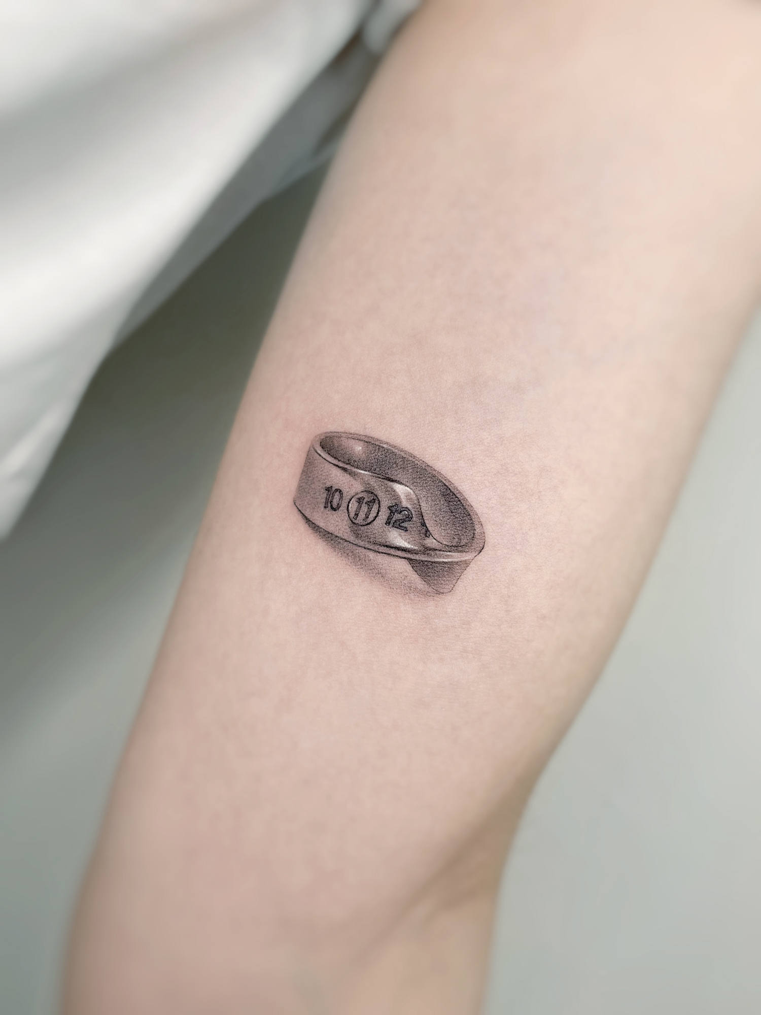 metal ring tattoo in 3d on arm