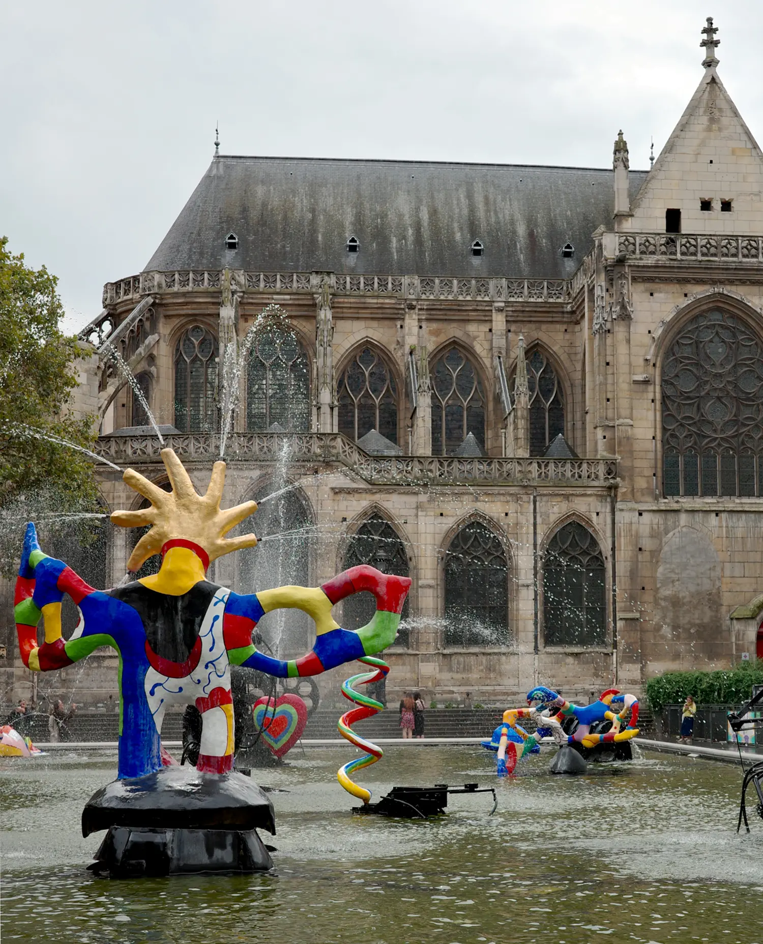 Stravinsky Fountain, with sculptures by Jean Tinguely and Niki de Saint Phalle, is the tattooer favorite spot in Paris.